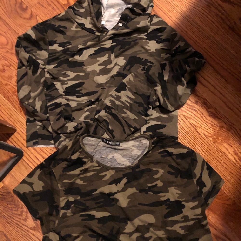 Camo crop top (s)and hoodie camo top (m)